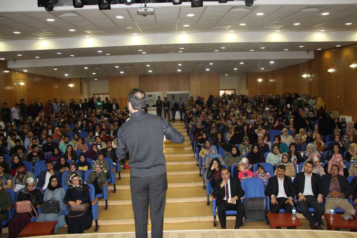 Öğrencilere yönelik etkili hitabet ve diksiyon semineri verildi Öğrencilere yönelik etkili hitabet ve diksiyon semineri verildi